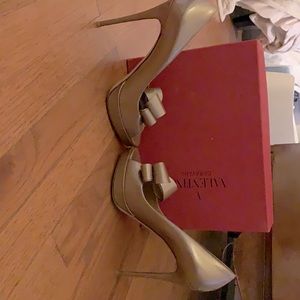 Valentino patent leather bow pumps - size 39